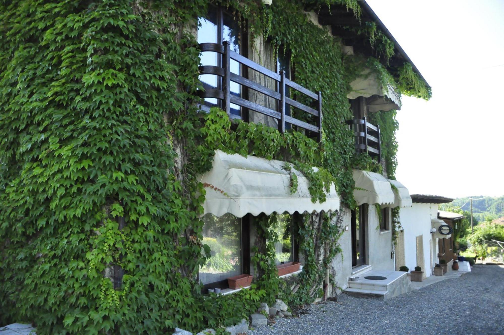 Premiata Osteria Dei Fiori Bed & Breakfast Cortiglione Exterior photo